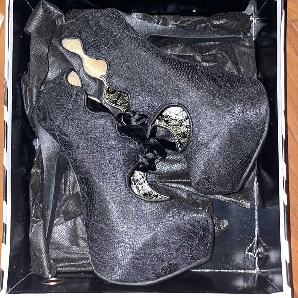 Wild DNA lace floral heel. Lace up